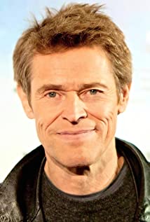 How tall is Willem Dafoe?